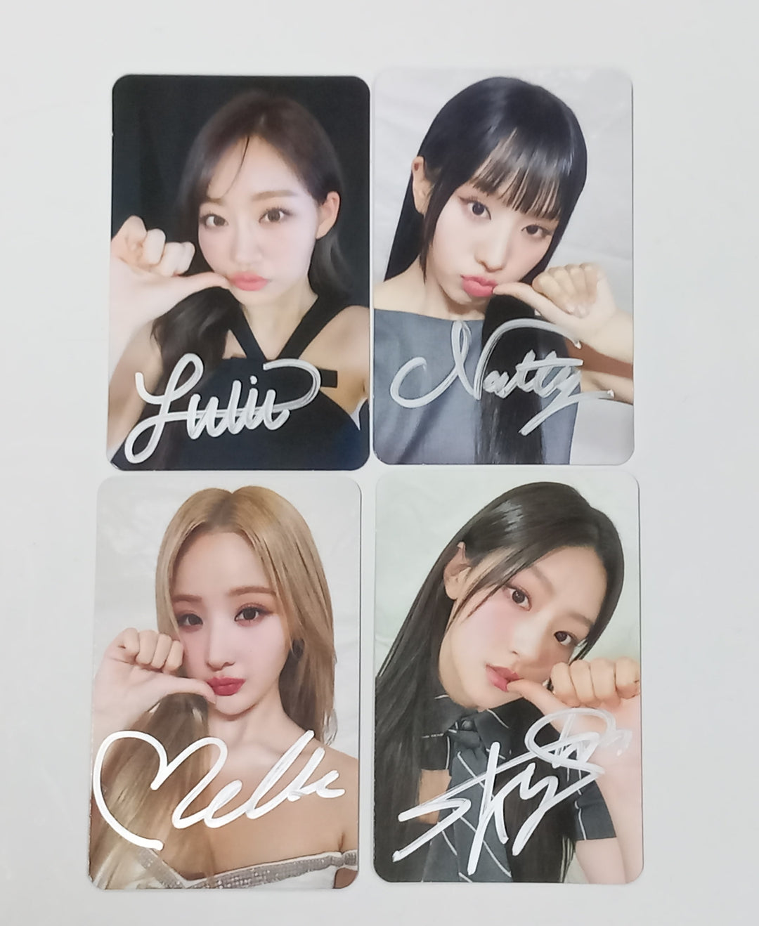 KISS OF LIFE "Born to be XX" - Hand Autographed(Signed) Photocard [24.3.12] - HALLYUSUPERSTORE