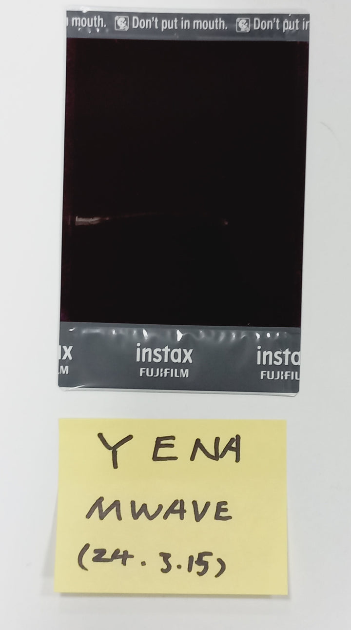 YENA "Good Morning" - Hand Autographed(Signed) Polaroid [24.3.15] - HALLYUSUPERSTORE