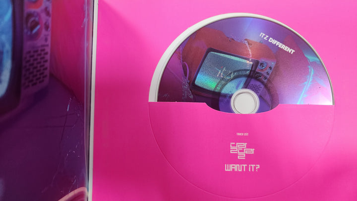 Itzy - Hand Autographed(Signed) Promo Album [24.3.25] - HALLYUSUPERSTORE