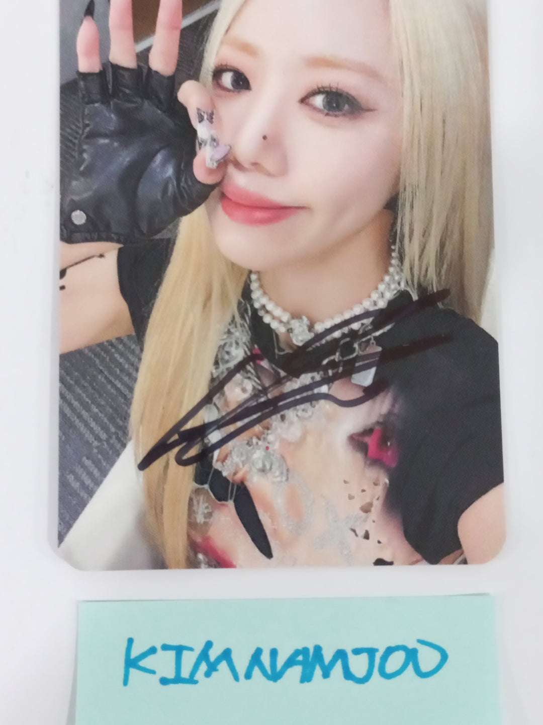 Kim Nam Joo " BAD" - Hand Autographed(Signed) Photocard [24.4.11] - HALLYUSUPERSTORE