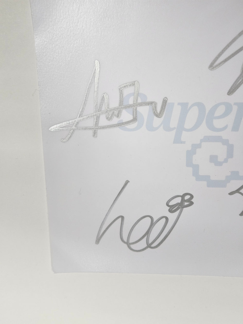 ILLIT "SUPER REAL ME" - Hand Autographed(Signed) Paper [24.4.15] - HALLYUSUPERSTORE