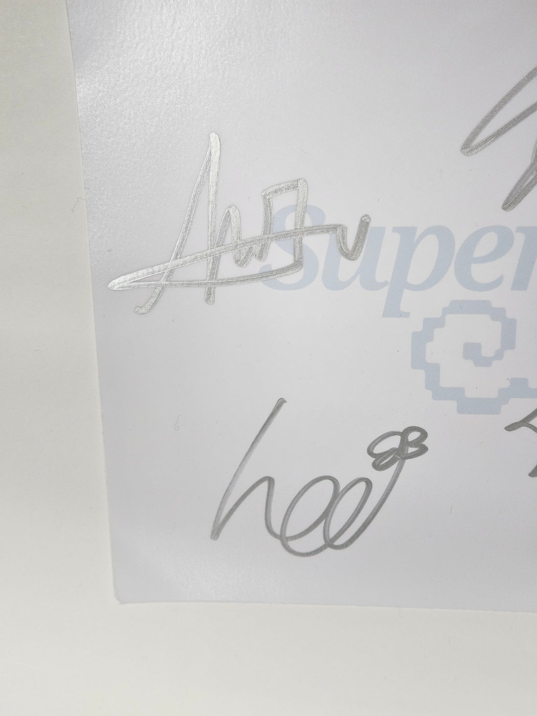 ILLIT "SUPER REAL ME" - Hand Autographed(Signed) Paper [24.4.15] - HALLYUSUPERSTORE