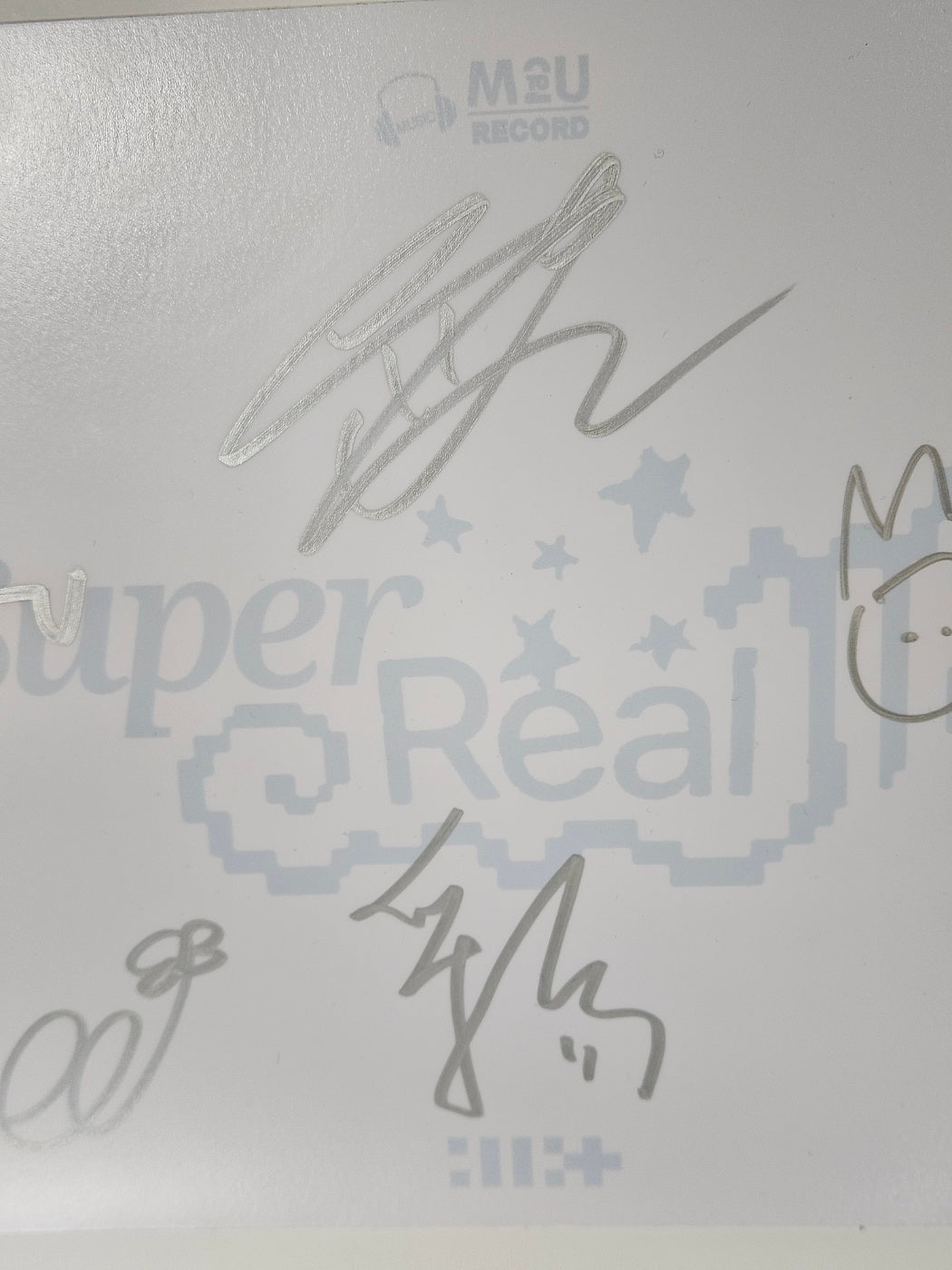 ILLIT "SUPER REAL ME" - Hand Autographed(Signed) Paper [24.4.15] - HALLYUSUPERSTORE