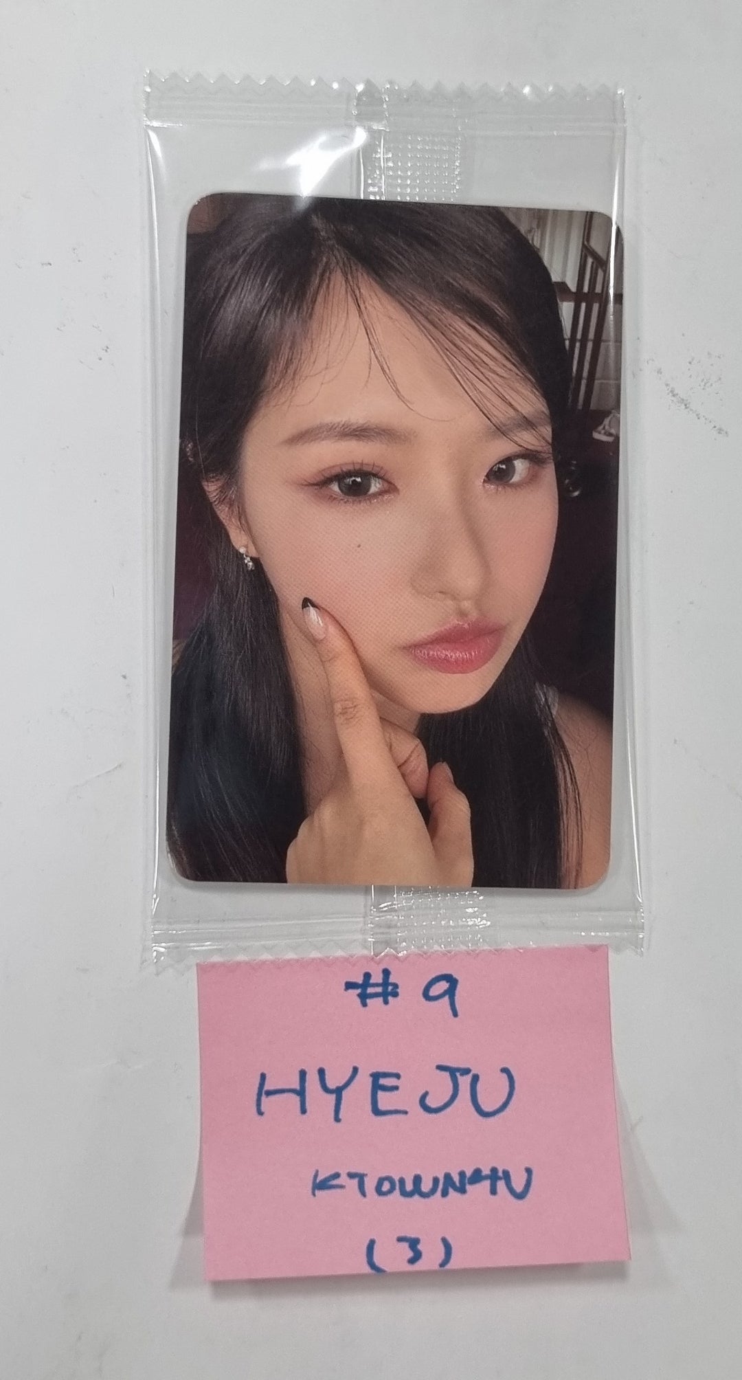 Loossemble "One of a Kind" - Ktown4U Fansign Event Photocard [24.4.18] - HALLYUSUPERSTORE