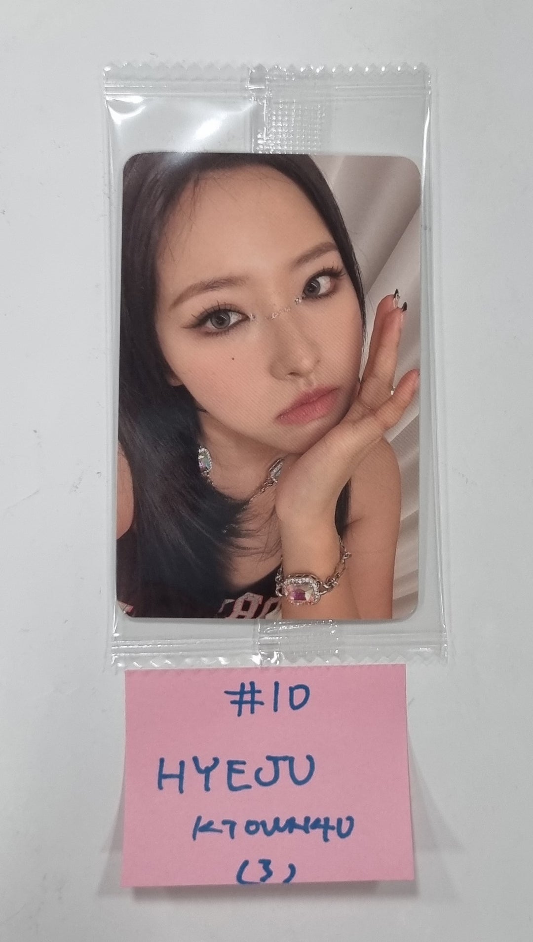 Loossemble "One of a Kind" - Ktown4U Fansign Event Photocard [24.4.18] - HALLYUSUPERSTORE