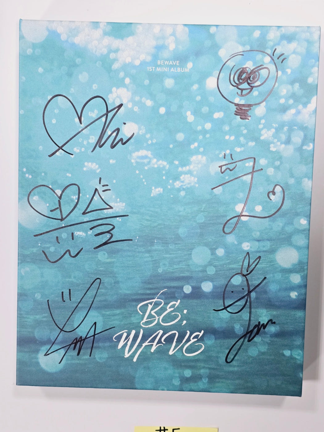 Loossemble "One of a Kind". BEWAVE "BE;WAVE" - Hand Autographed(Signed) Promo Album [24.4.19] - HALLYUSUPERSTORE