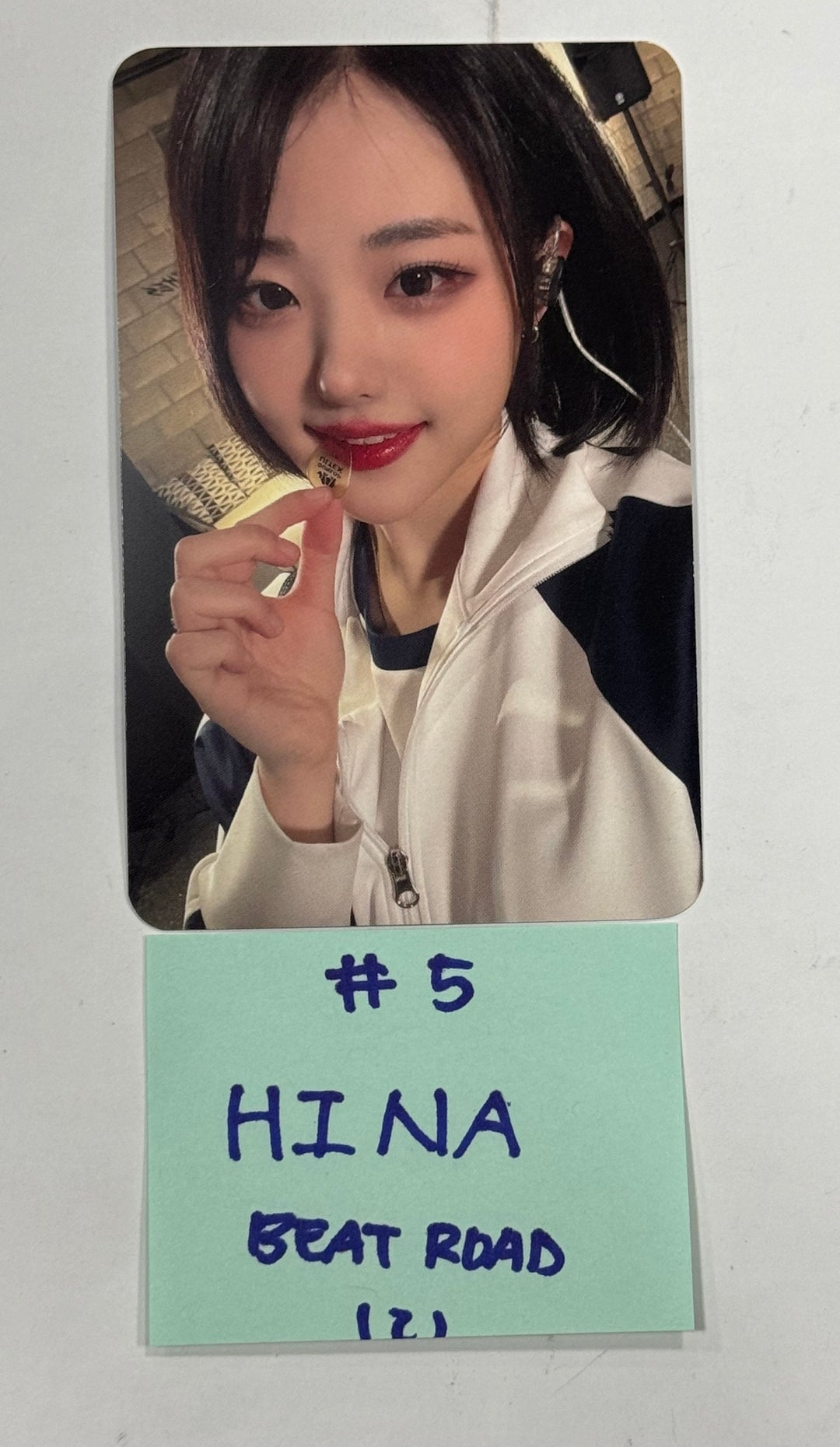 QWER "MANITO" - Beat Road Fansign Event Photocard [24.4.24] - HALLYUSUPERSTORE