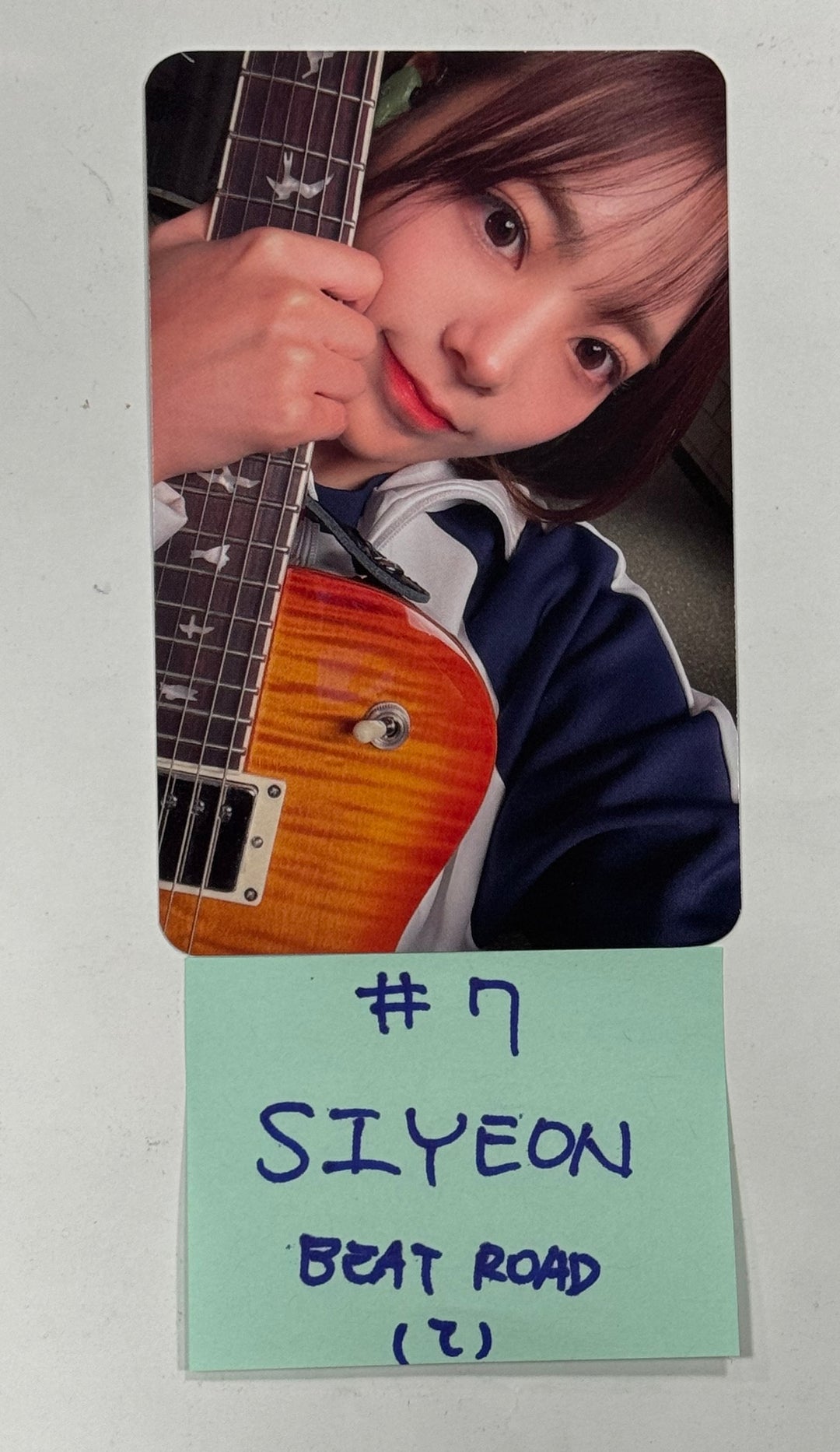 QWER "MANITO" - Beat Road Fansign Event Photocard [24.4.24] - HALLYUSUPERSTORE
