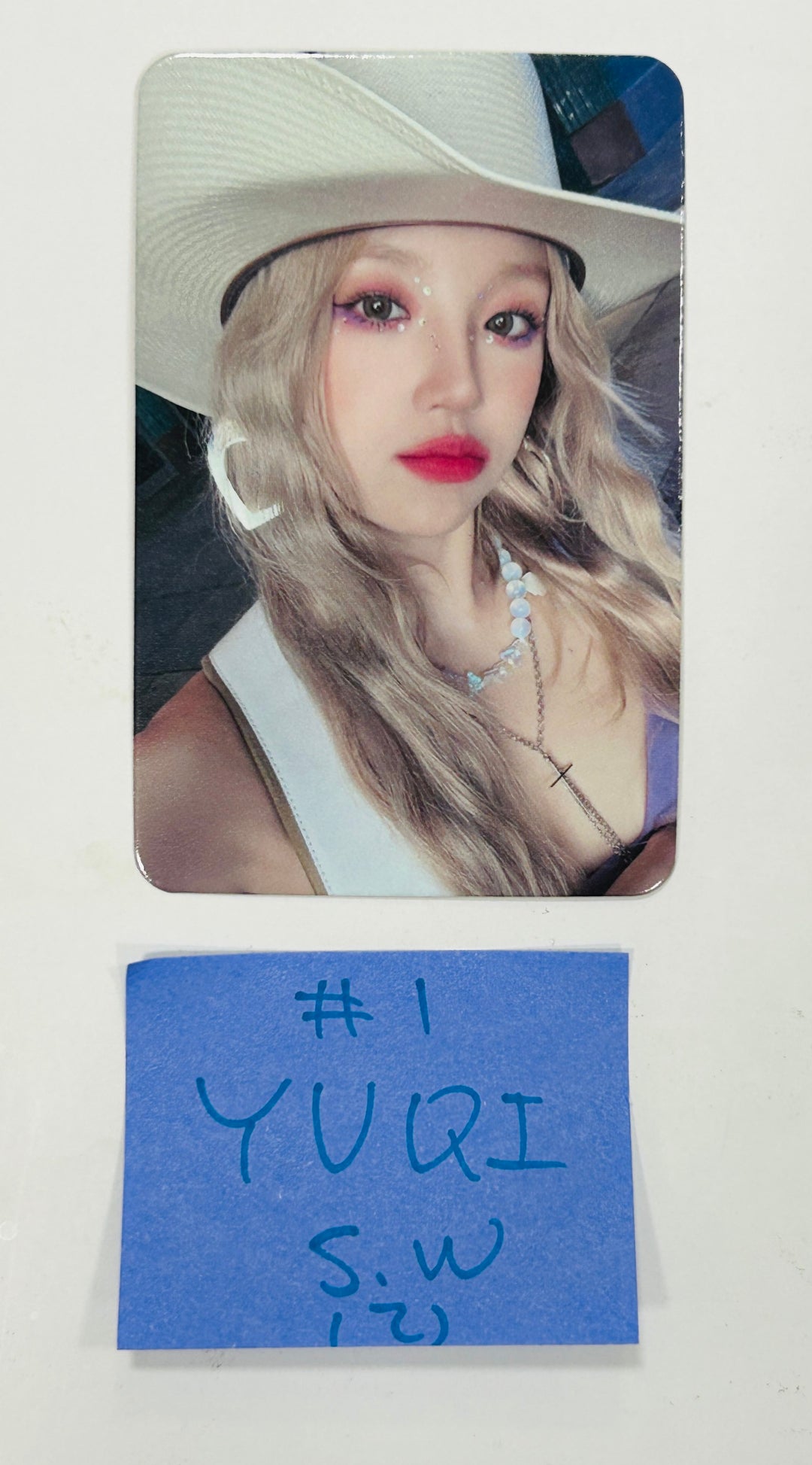 YUQI (Of (G) I-DLE) "YUQ1" - Soundwave Pre-Order Benefit Photocard [24.4.26] - HALLYUSUPERSTORE