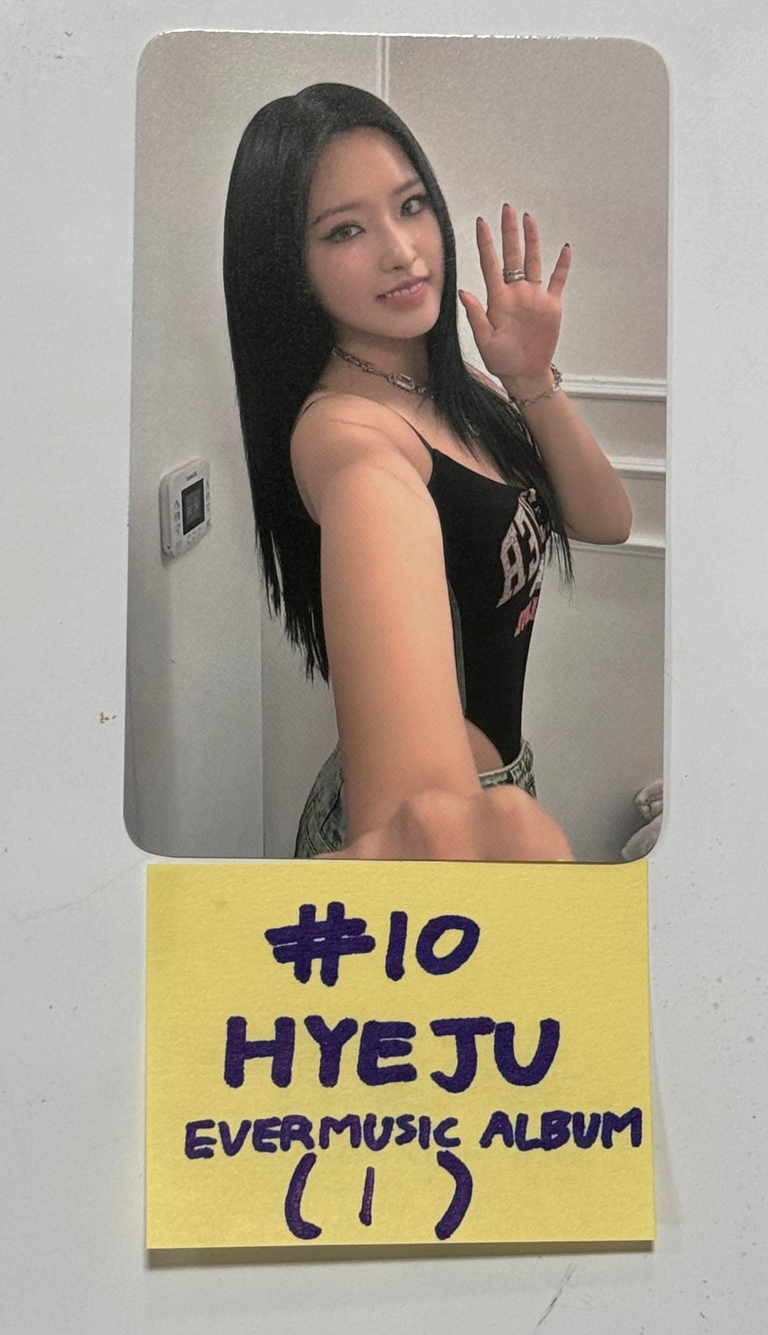 Loossemble "One of a Kind" - Official Photocard [Ever Music Album Ver.] [24.4.26] - HALLYUSUPERSTORE