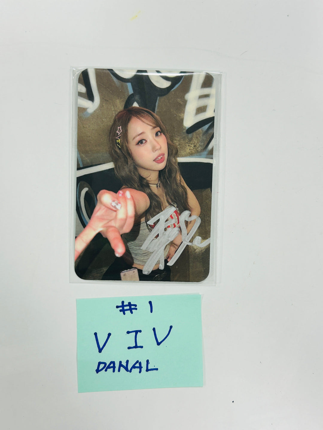 ViV "Bomb" Debut 1st EP - Danal Pre-Order Benefit (Hand Autographed(Signed) Photocard [24.4.29] - HALLYUSUPERSTORE