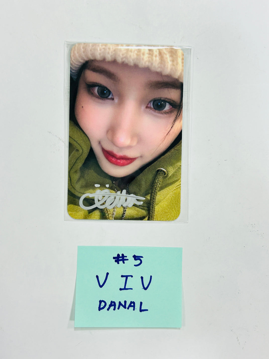 ViV "Bomb" Debut 1st EP - Danal Pre-Order Benefit (Hand Autographed(Signed) Photocard [24.4.29] - HALLYUSUPERSTORE