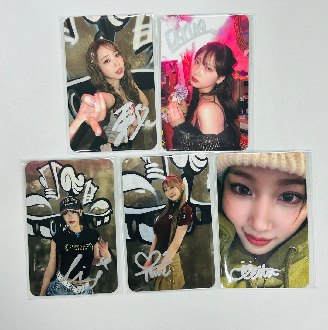 ViV "Bomb" Debut 1st EP - Danal Pre-Order Benefit (Hand Autographed(Signed) Photocard [24.4.29] - HALLYUSUPERSTORE