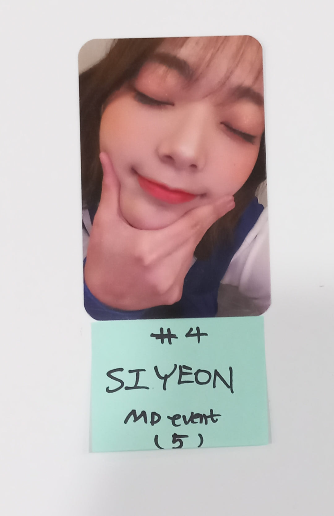 QWER - 1st Pop-Up Store "MANITO" MD Event Photocard [24.5.2] - HALLYUSUPERSTORE
