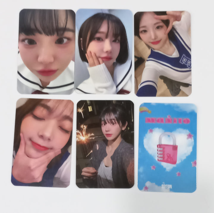 QWER - 1st Pop-Up Store "MANITO" MD Event Photocard [24.5.2] - HALLYUSUPERSTORE