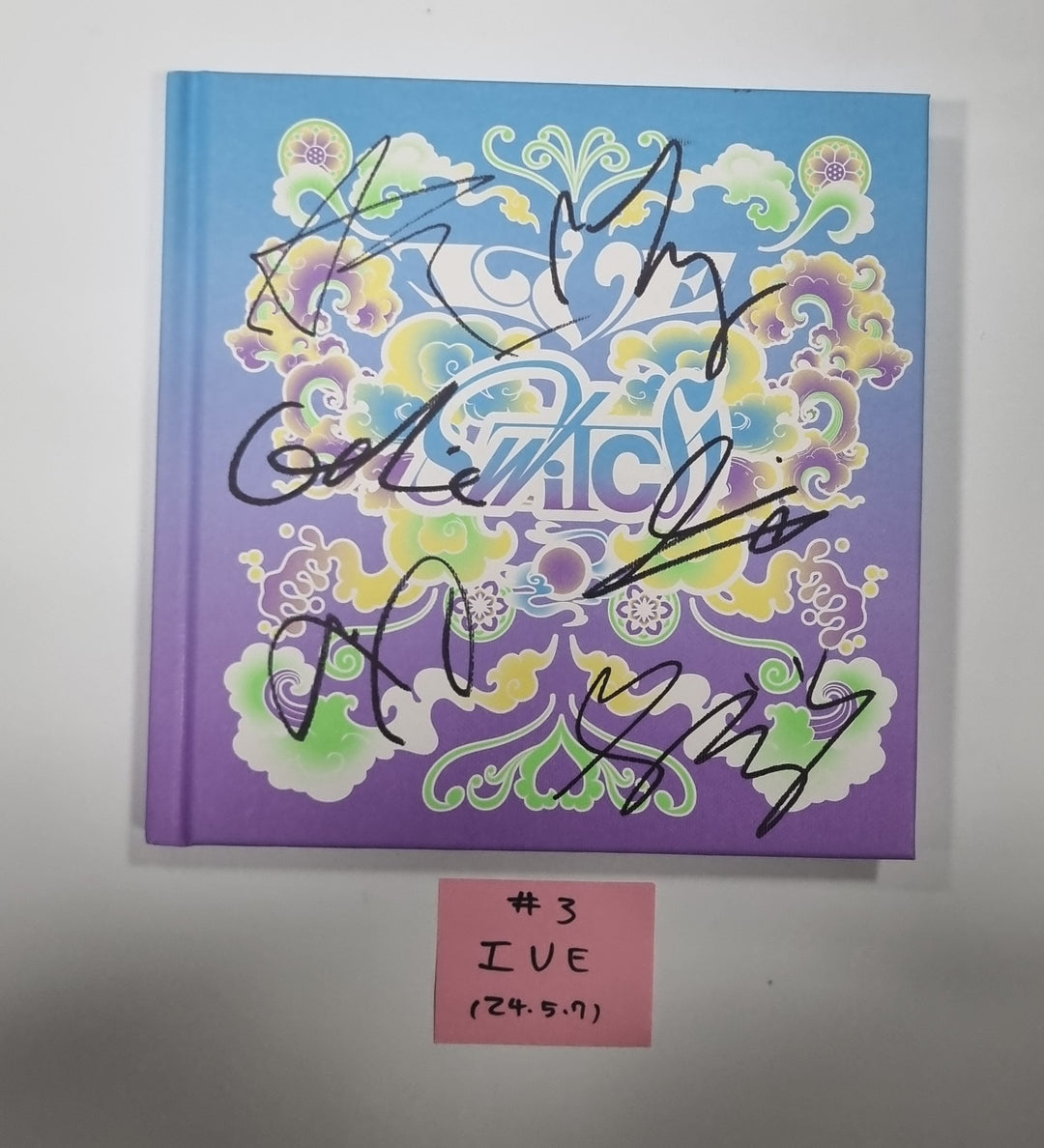 IVE "IVE SWITCH" - Hand Autographed(Signed) Promo Album [24.5.7] - HALLYUSUPERSTORE