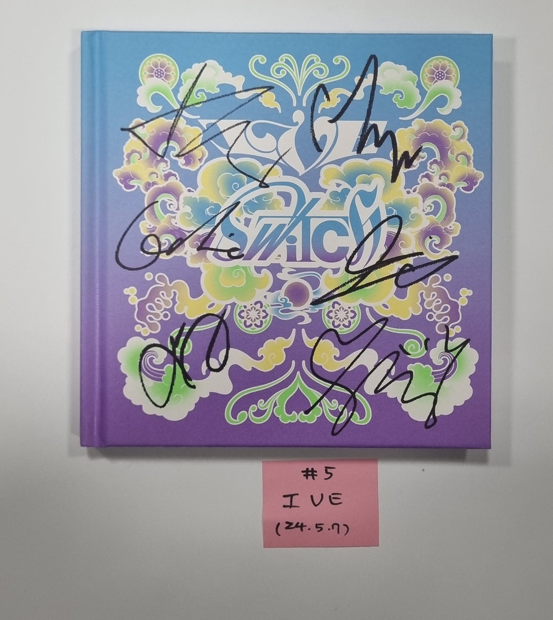 IVE "IVE SWITCH" - Hand Autographed(Signed) Promo Album [24.5.7] - HALLYUSUPERSTORE