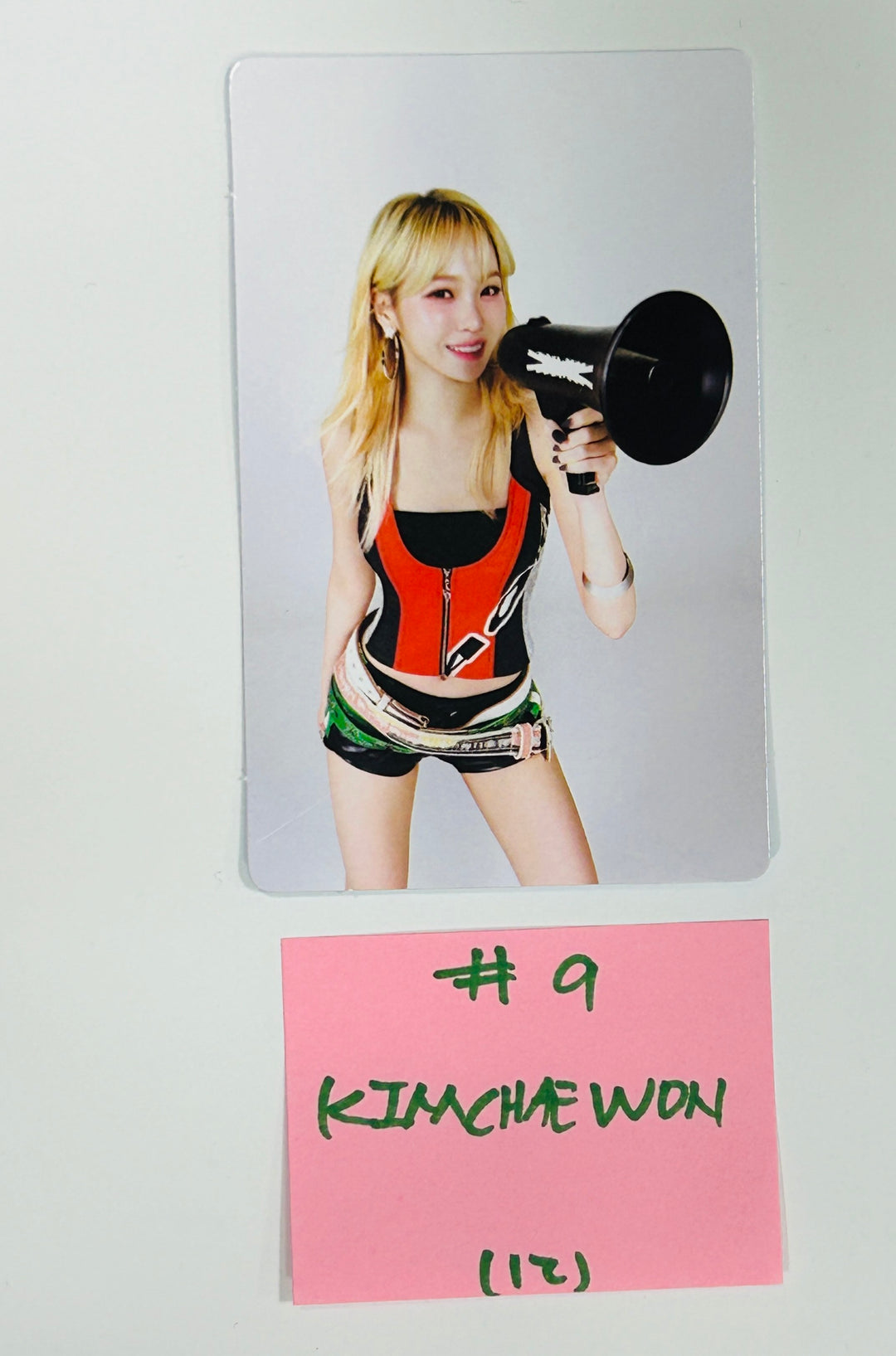 LE SSERAFIM "FEARNADA" - Official Mini Photocard (1) [24.5.10] - HALLYUSUPERSTORE