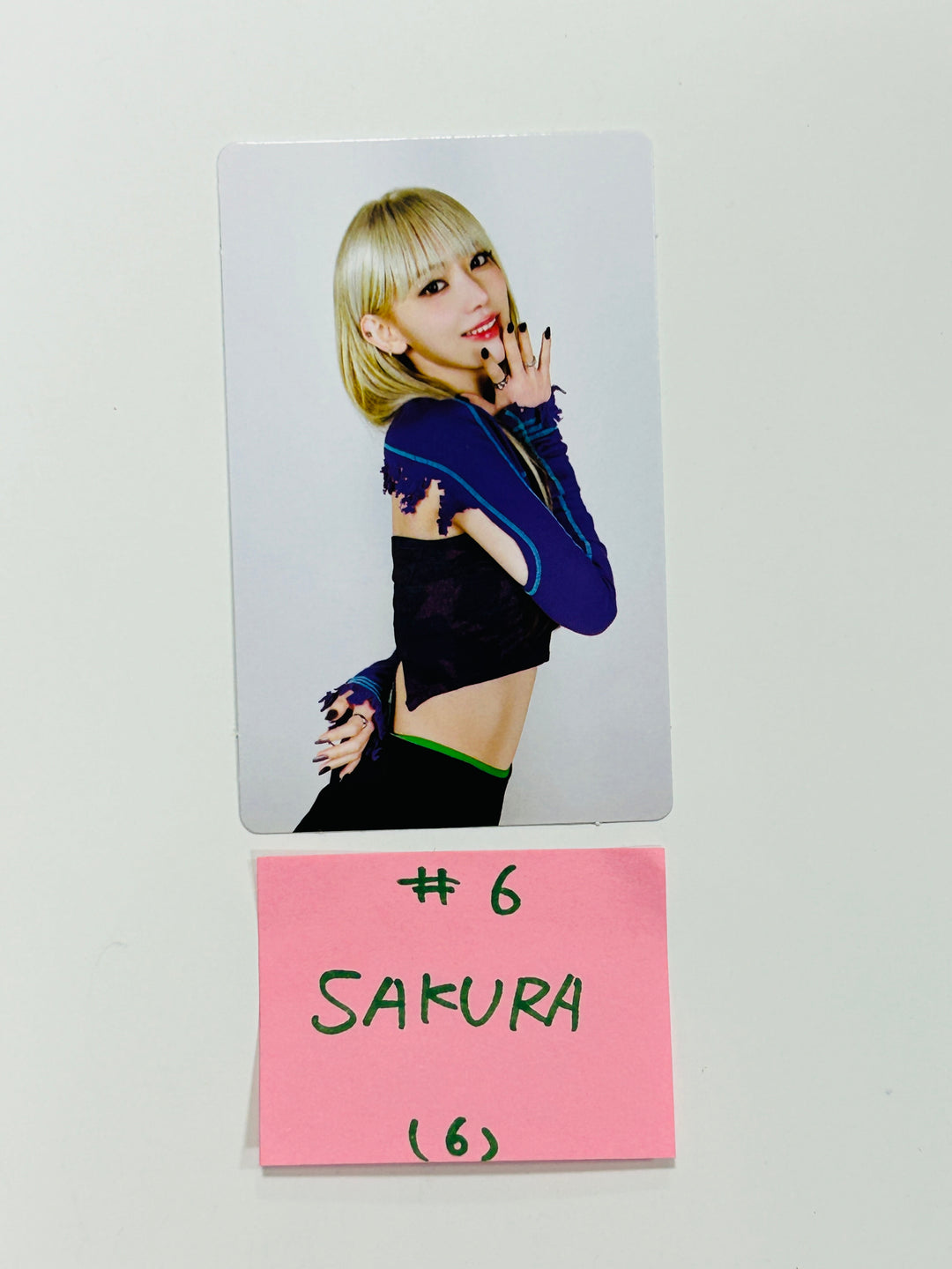 LE SSERAFIM "FEARNADA" - Official Mini Photocard (1) [24.5.10] - HALLYUSUPERSTORE