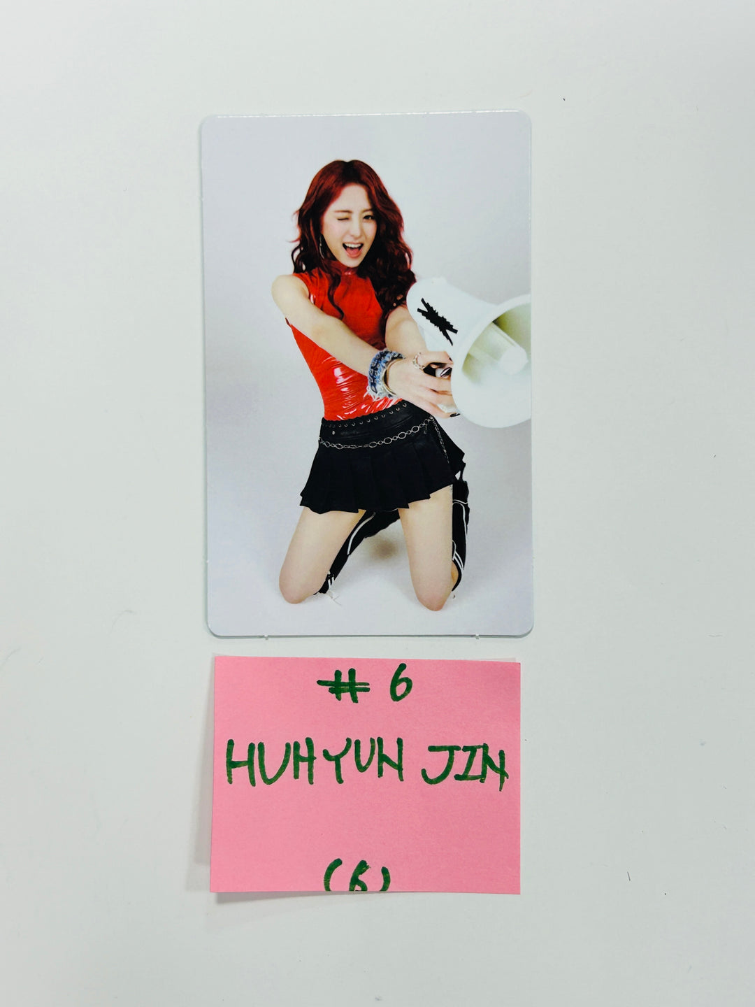 LE SSERAFIM "FEARNADA" - Official Mini Photocard (1) [24.5.10] - HALLYUSUPERSTORE
