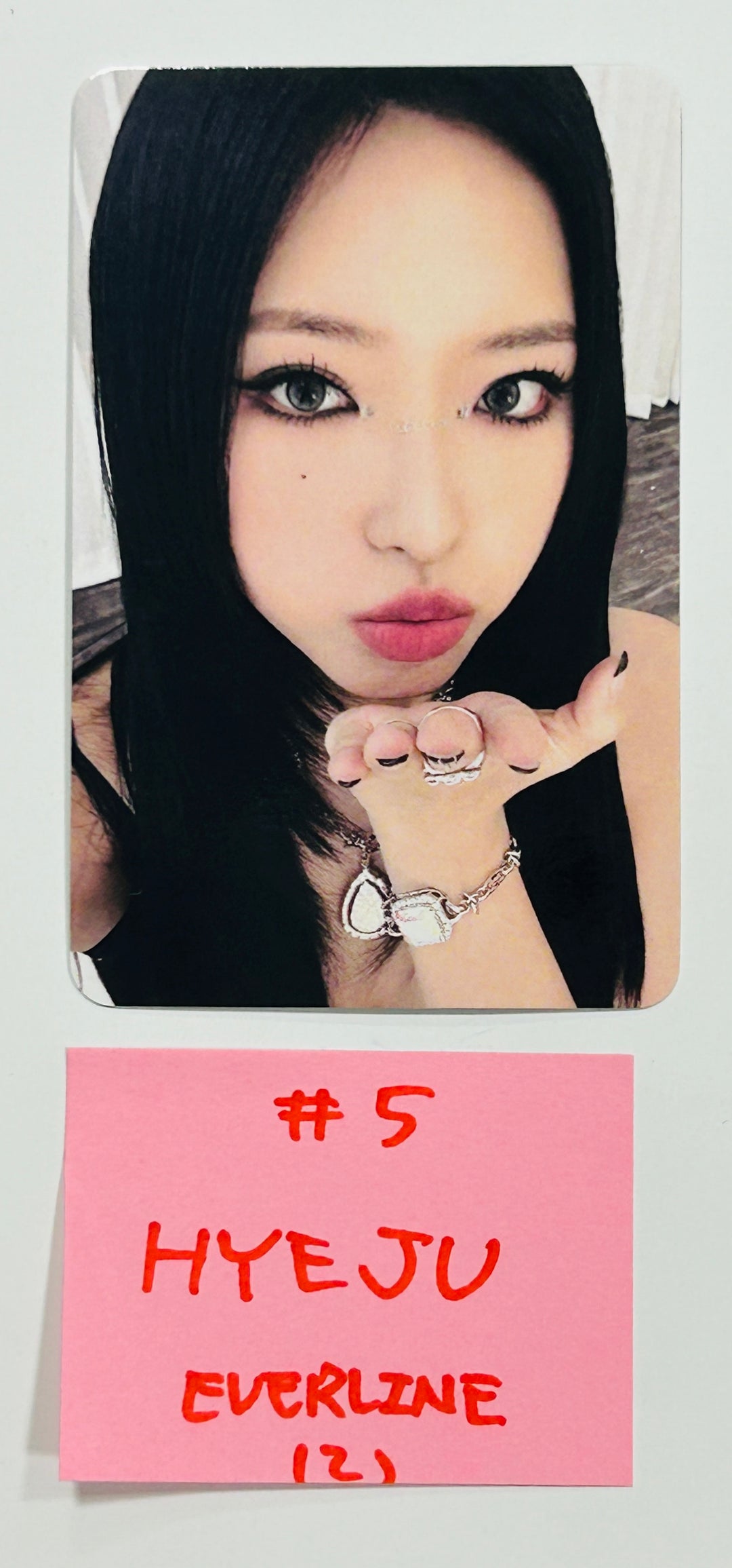 Loossemble "One of a Kind" - Everline Pre-Order Benefit Photocard [Ever Music Ver.] [24.5.10] - HALLYUSUPERSTORE
