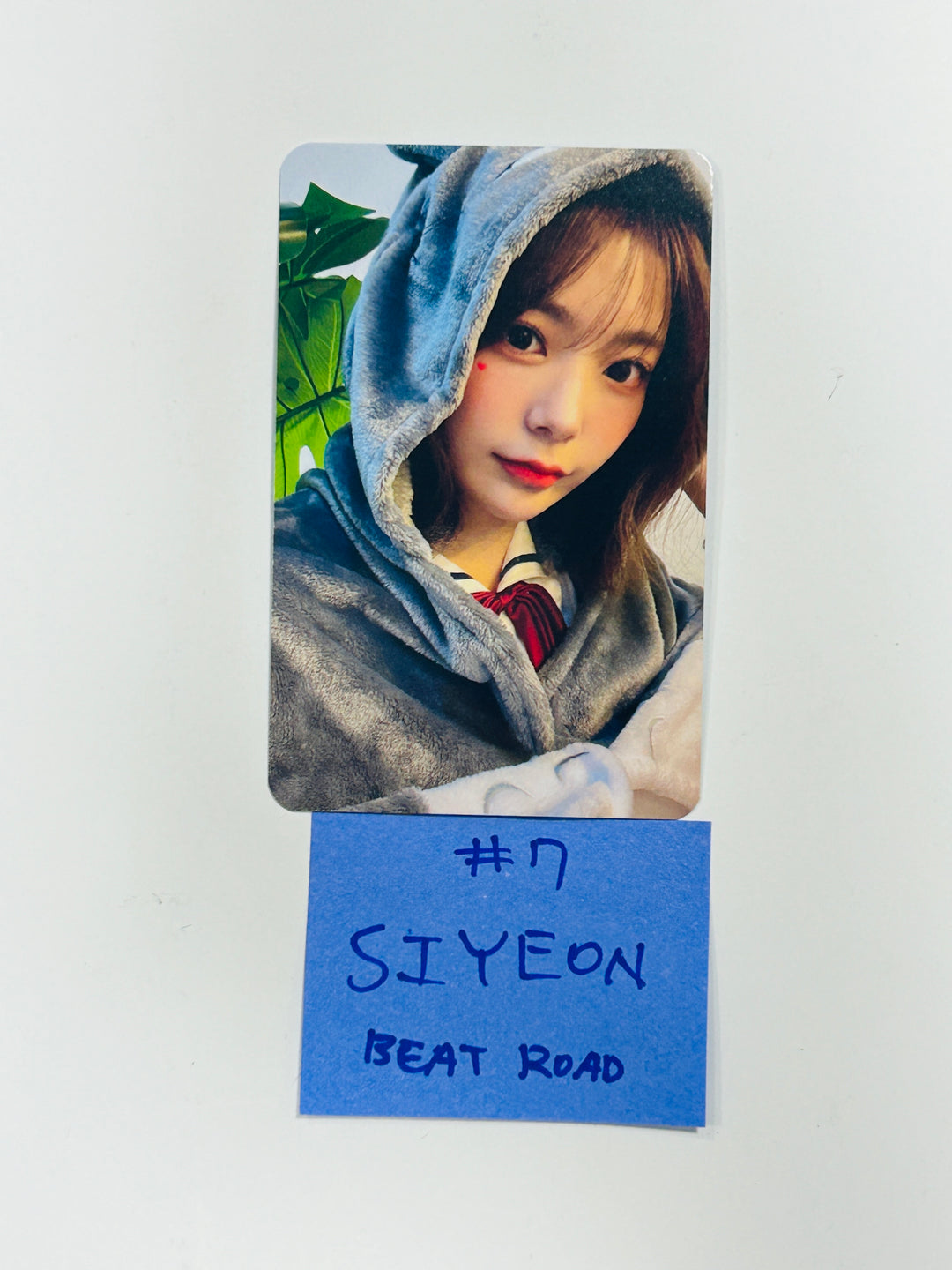 QWER "MANITO" - Beat Road Fansign Event Photocard Round 2 [24.5.16] - HALLYUSUPERSTORE