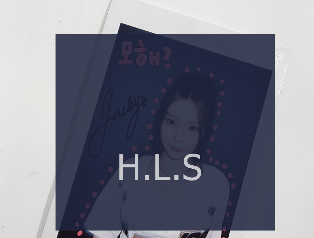Jackie (Of ICHILLIN) "FEELIN' HOT" - Hand Autographed(Signed) Polaroid [24.5.20] - HALLYUSUPERSTORE