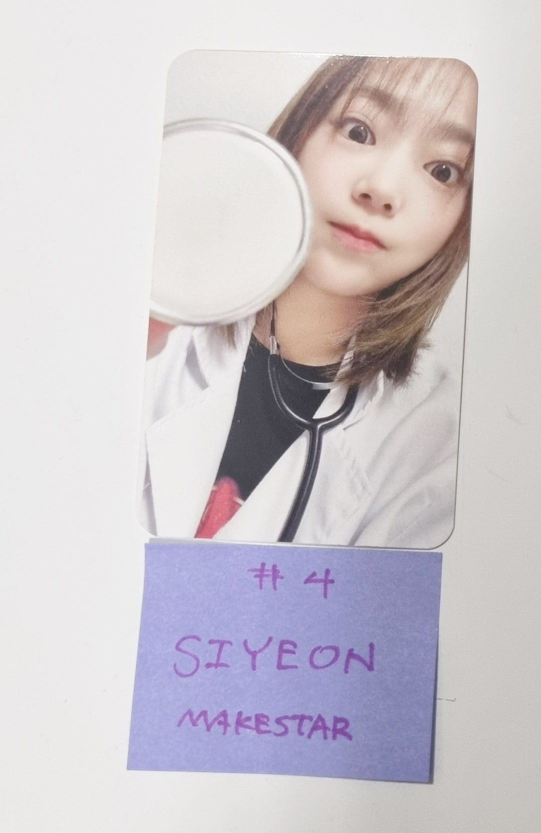 QWER "MANITO" - Makestar Fansign Event Winner Photocard [24.5.30] - HALLYUSUPERSTORE