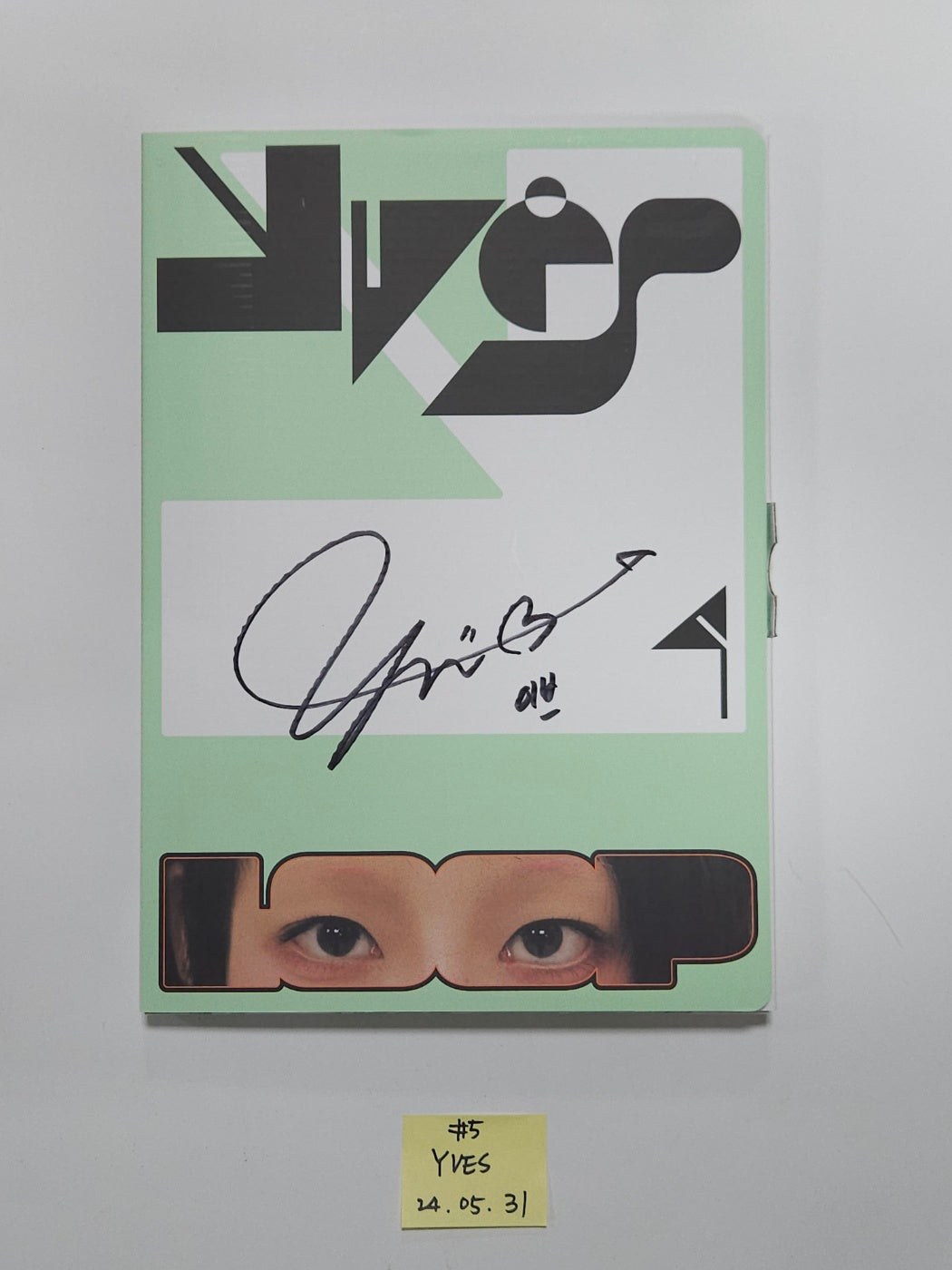 ARTMS, Yves - Hand Autographed(Signed) Promo Album [24.5.31] - HALLYUSUPERSTORE