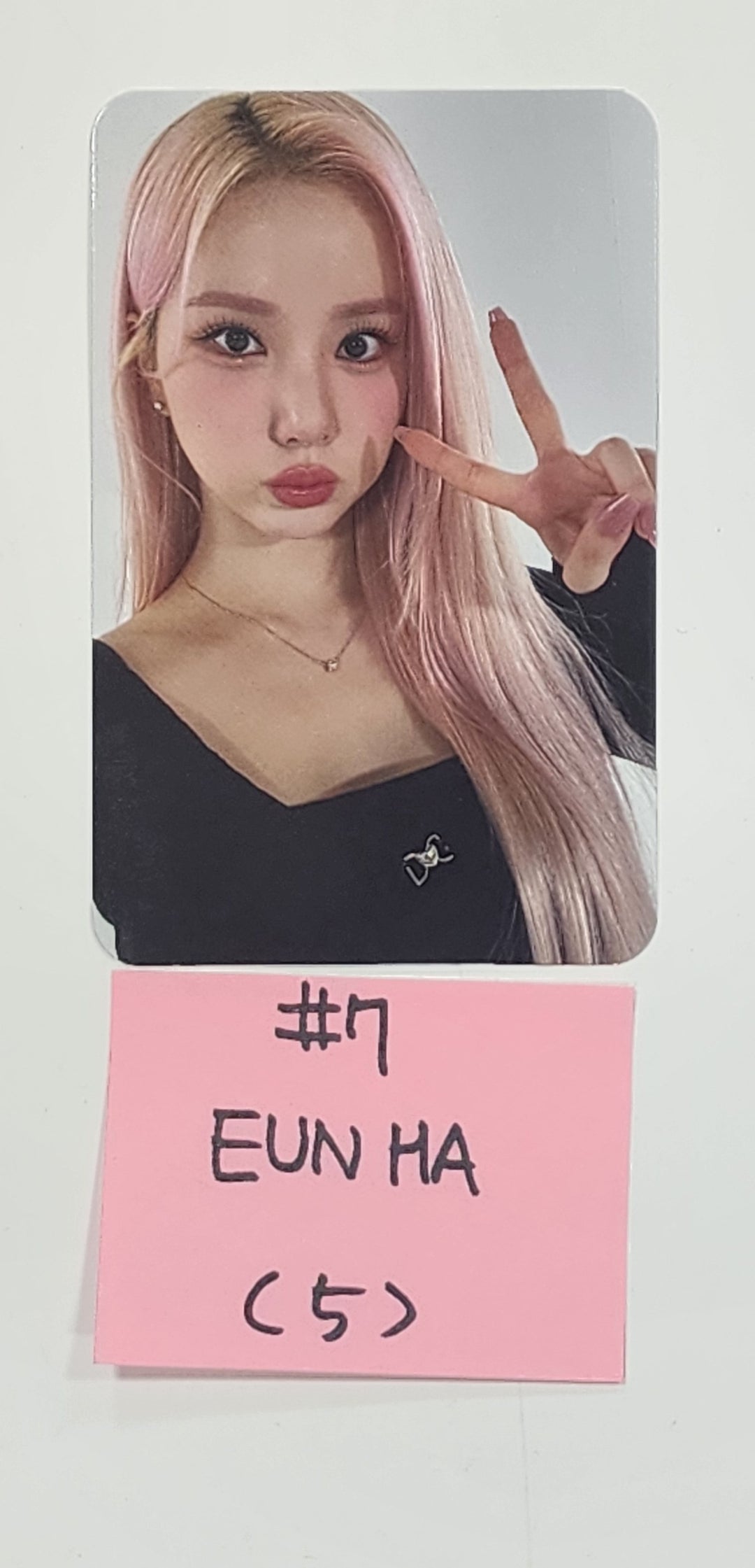 VIVIZ - [V.Hind Love And Tears] 2024 World Tour MD Trading Random Photocard [24.06.03] - HALLYUSUPERSTORE