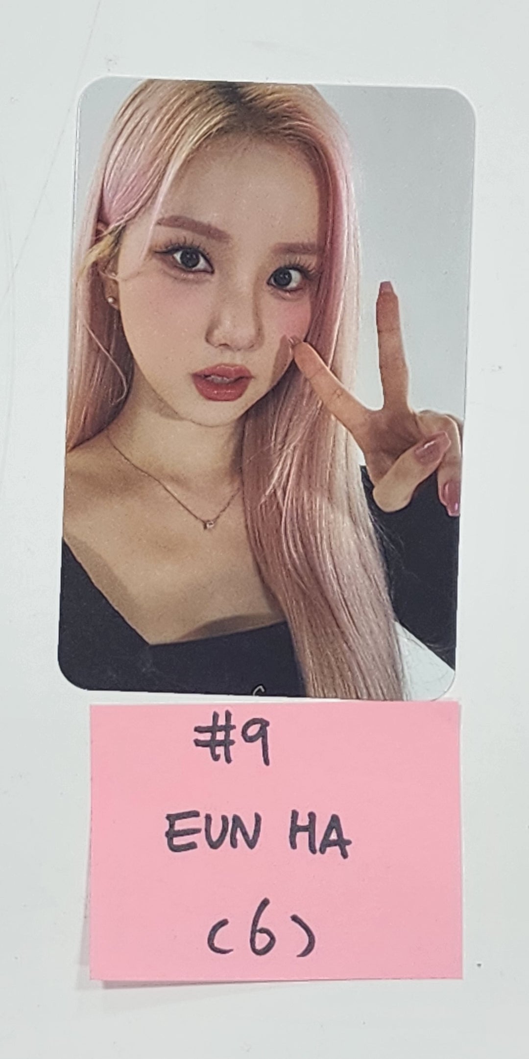 VIVIZ - [V.Hind Love And Tears] 2024 World Tour MD Trading Random Photocard [24.06.03] - HALLYUSUPERSTORE