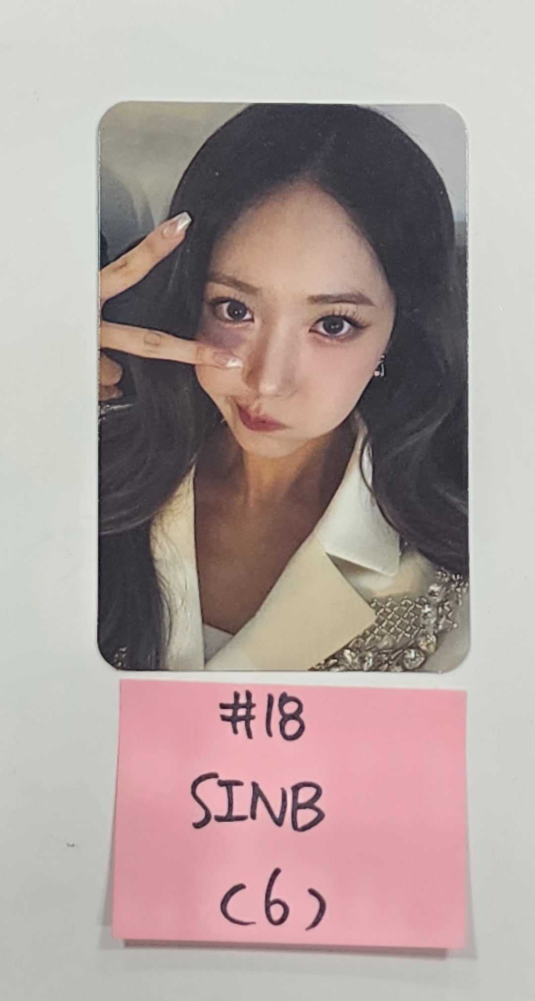 VIVIZ - [V.Hind Love And Tears] 2024 World Tour MD Trading Random Photocard [24.06.03] - HALLYUSUPERSTORE