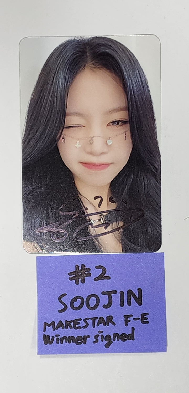 Soojin "RIZZ" - Hand Autographed(Signed) Photocard, 2 Cut Photo [24.6.4] - HALLYUSUPERSTORE