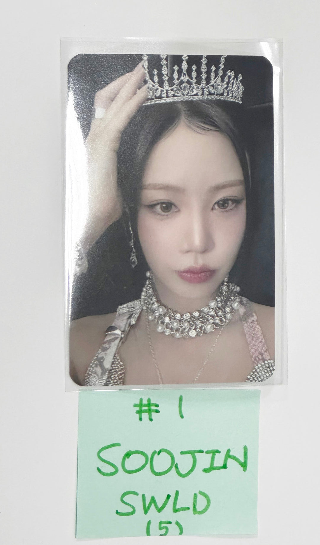 Soojin "RIZZ" - Soundwave Lucky Draw Event photocard [24.6.5] - HALLYUSUPERSTORE