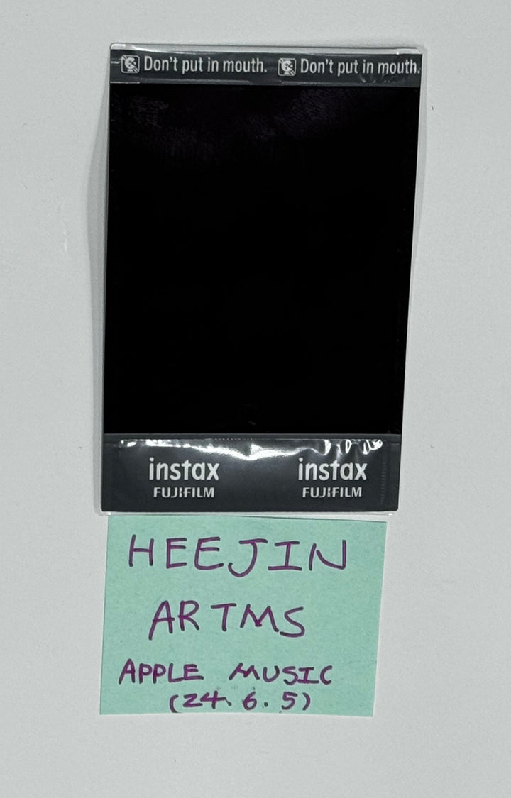HEEJIN (Of Artms) "DALL" - Hand Autographed(Signed) Polaroid [24.6.5] - HALLYUSUPERSTORE