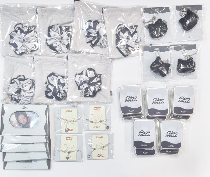 Soojin "RIZZ" - Official MD [PostcardSet ,Tincase Photo Set, Keyring, Bracelet, Scrunchie Set] [24.6.5] - HALLYUSUPERSTORE