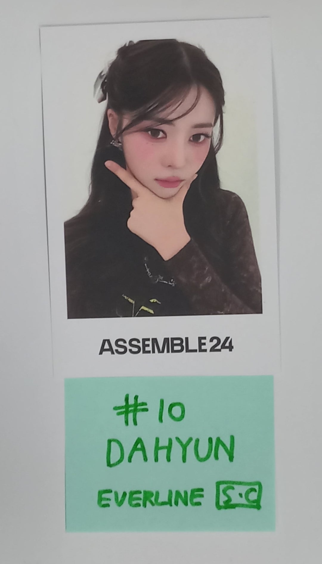 tripleS "ASSEMBLE24" - Everline Showcase Pre-Order Benefit Photocard [24.6.5] - HALLYUSUPERSTORE