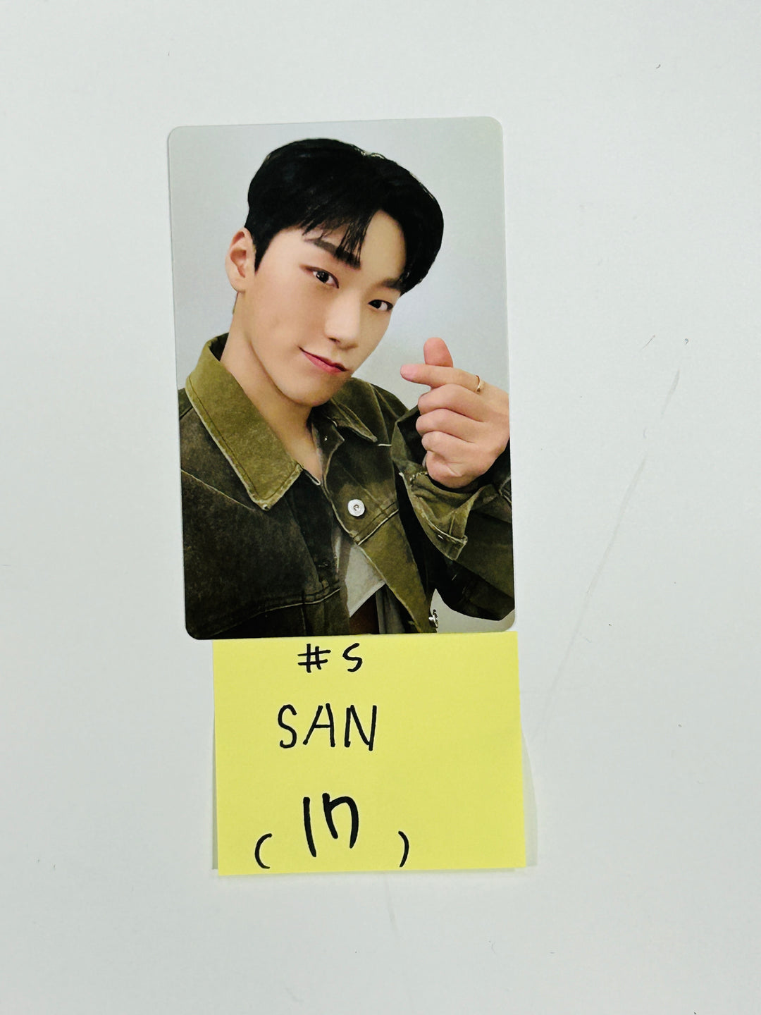 Ateez "GOLDEN HOUR : Part.1" - Official Photocard [24.6.5] - HALLYUSUPERSTORE