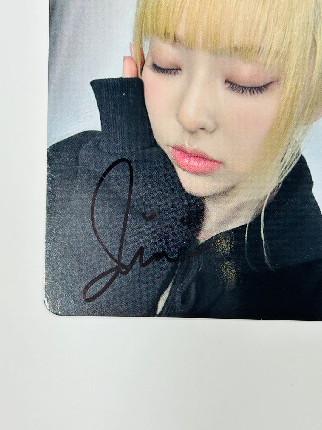 Loossemble "One of a Kind" - Hand Autographed(Signed) Mini Postcard, 2X Polaroid [24.6.7] - HALLYUSUPERSTORE