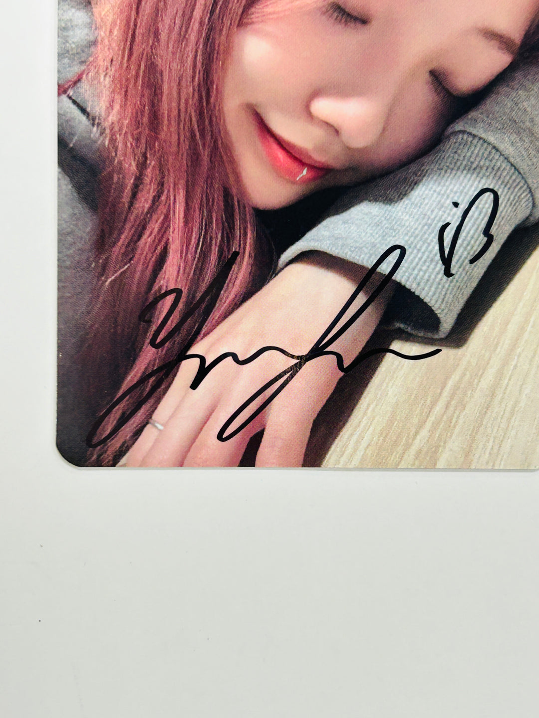 Loossemble "One of a Kind" - Hand Autographed(Signed) Mini Postcard, 2X Polaroid [24.6.7] - HALLYUSUPERSTORE