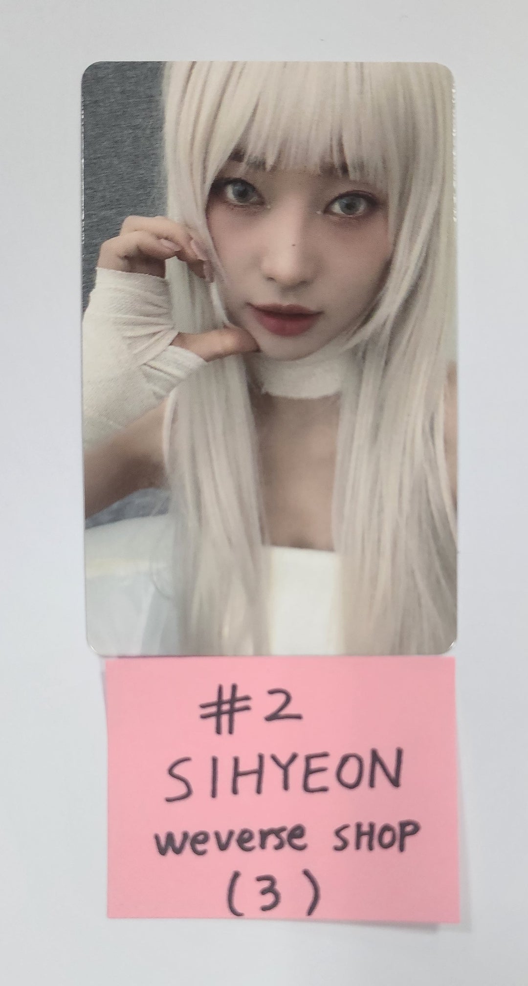 Everglow "ZOMBIE " - Weverse Shop Pre-Order Benefit Photocard [24.6.12] - HALLYUSUPERSTORE