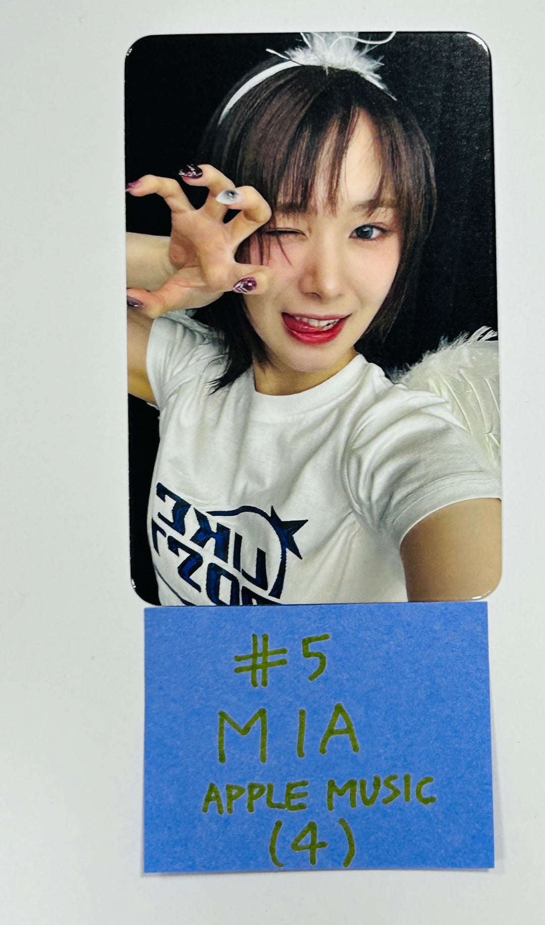 Everglow "ZOMBIE " - Apple Music Lucky Draw Event Photocard [24.6.13] - HALLYUSUPERSTORE