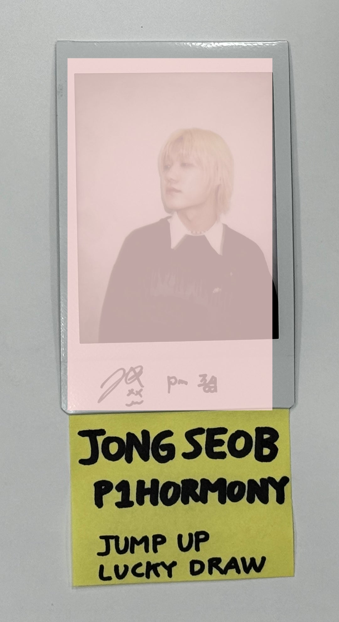 Jongseob (of P1Harmony) "때깔 (killin' it)" - Hand Autographed(Signed) Polaroid [24.6.26] - HALLYUSUPERSTORE
