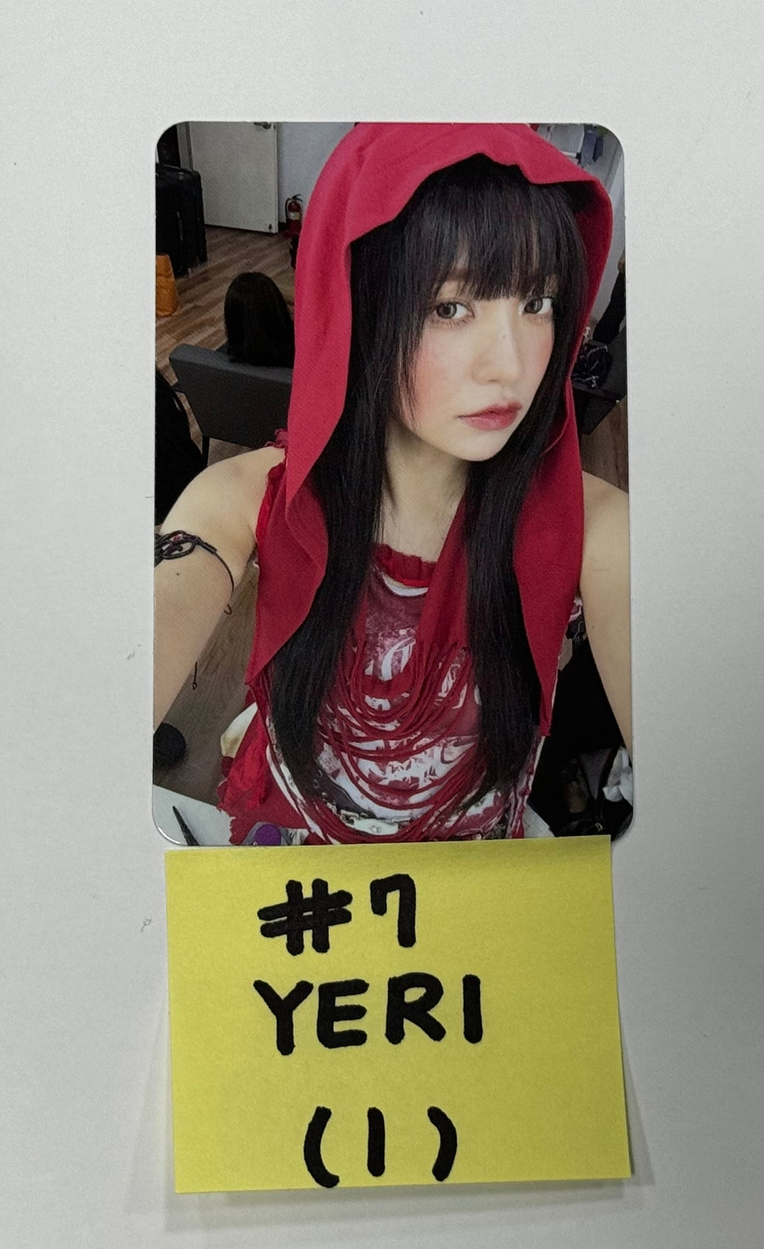 Red Velvet "Cosmic" - Official Photocard, Postcard [24.6.26] - HALLYUSUPERSTORE