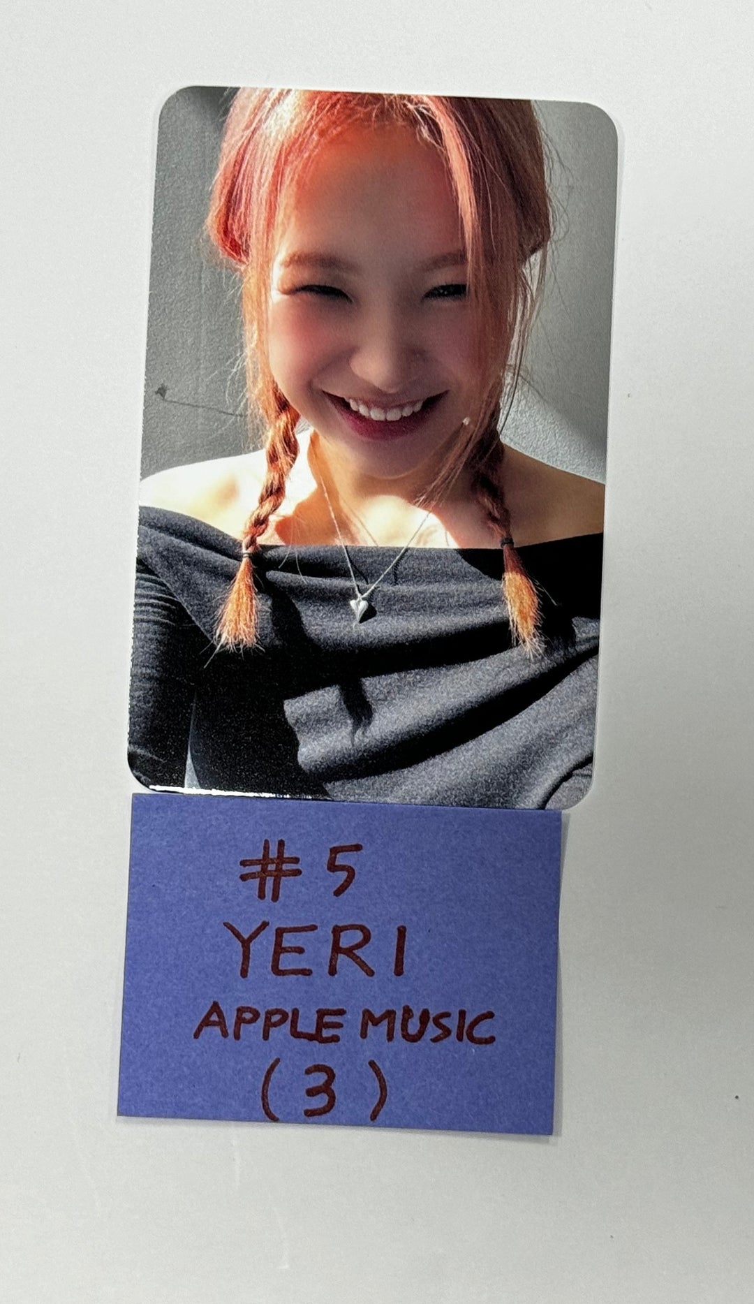 Red Velvet "Cosmic" - Apple Music Pre-order Benefit Photocard [23.6.26] - HALLYUSUPERSTORE