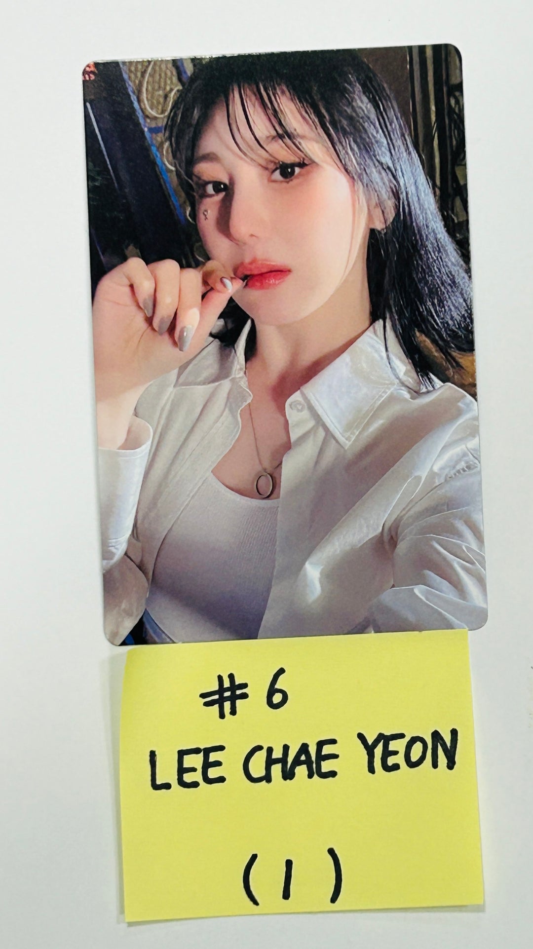 Lee Chae Yeon "SHOWDOWN" - Official Photocard [Standard &amp; Poca Album Ver.] [24.7.5] - HALLYUSUPERSTORE