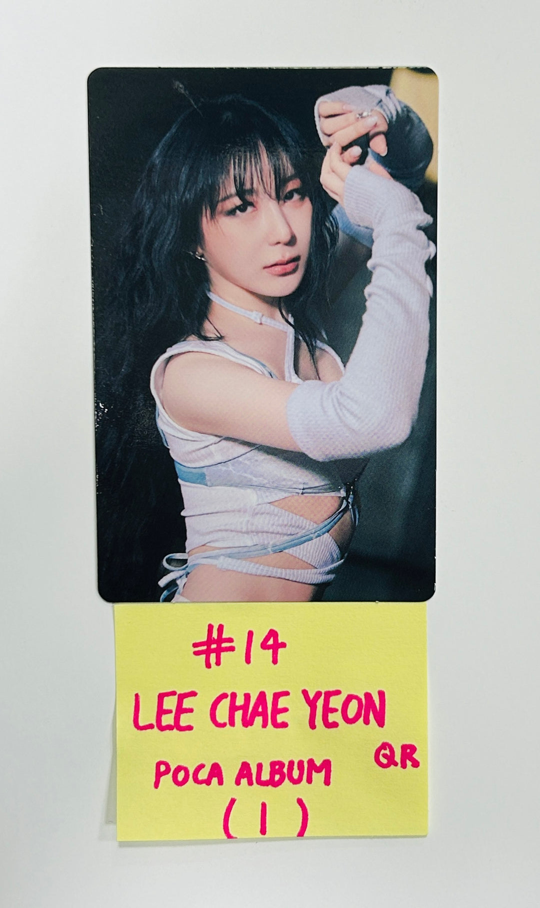 Lee Chae Yeon "SHOWDOWN" - Official Photocard [Standard &amp; Poca Album Ver.] [24.7.5] - HALLYUSUPERSTORE