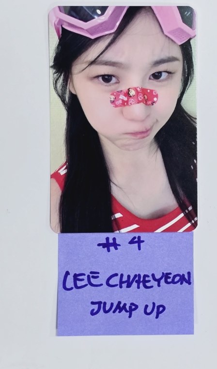 Lee Chae Yeon "SHOWDOWN" - Jump Up Fansign Event Photocard [24.7.15] - HALLYUSUPERSTORE