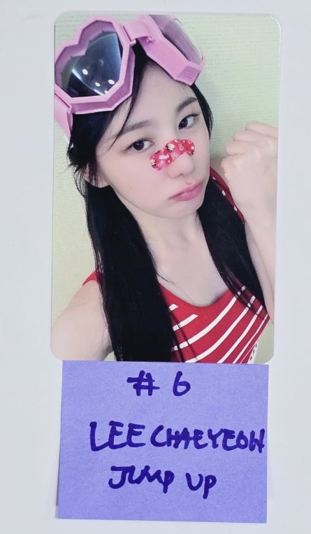Lee Chae Yeon "SHOWDOWN" - Jump Up Fansign Event Photocard [24.7.15] - HALLYUSUPERSTORE