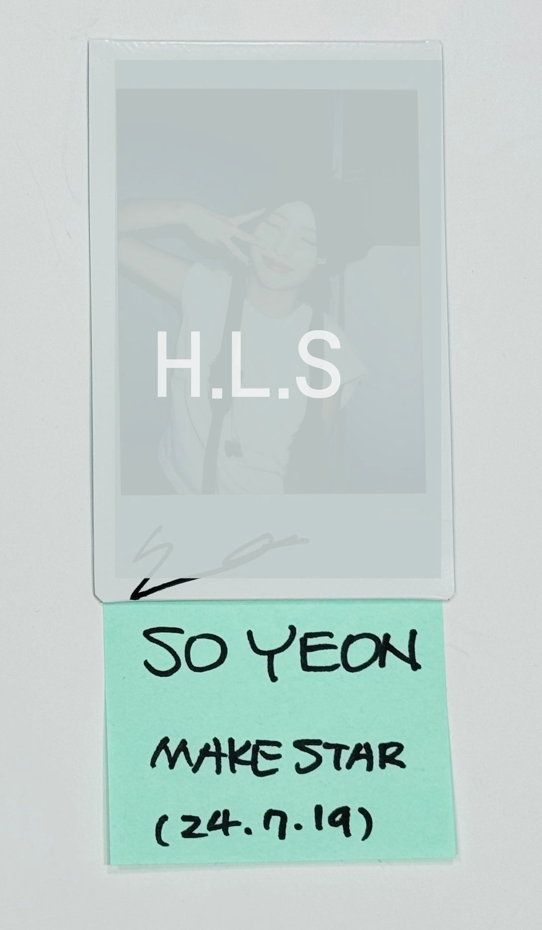 Soyeon (Of (g) I-DLE) "2" - Hand Autograhped(Signed) [Polaroid + Album] &amp; 2 Cut Photo [24.7.19] - HALLYUSUPERSTORE